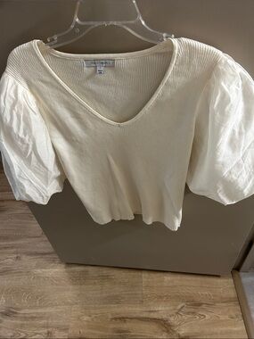 Bloomingdale's Single Thread Ivory V-Neck Ribbed Top with Puff Sleeves